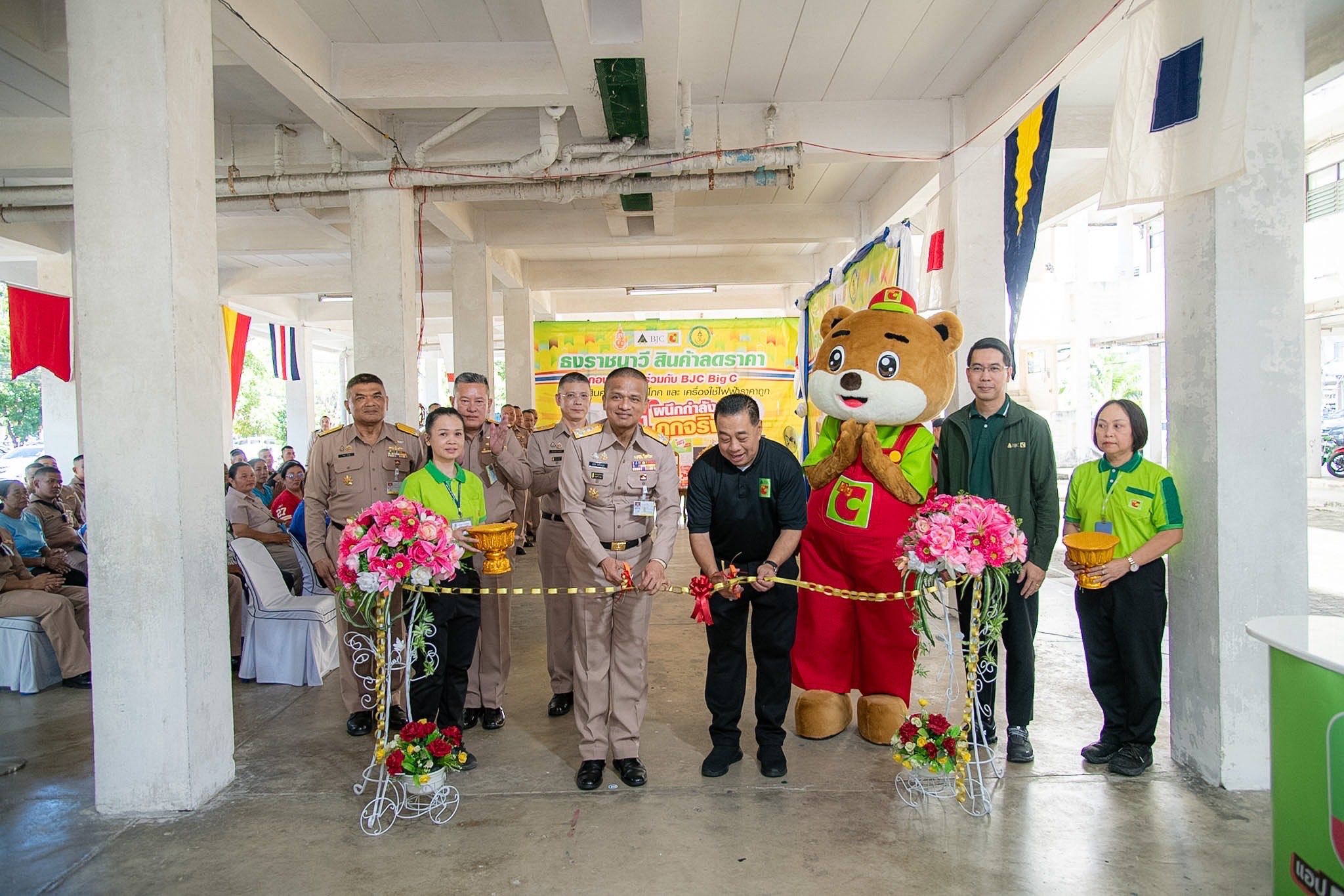 วันที่ 27 พฤษภาคม 2569 พลเรือเอก นเรศ วงศ์ตระกูล ผู้ช่วยผู้บัญชาการทหารเรือ เป็นประธานในพิธีเปิดกิจกรรม “ธงราชนาวี สินค้าลดราคาร่วมกับ BJC Big C” ณ อาคารที่พักอาศัยส่วนกลางกองทัพเรือ พื้นที่บางนา โดยมีผู้บังคับบัญชาระดับสูงของกองทัพเรือ และผู้แทนจากบริษัท บิ๊กซี ซูเปอร์เซ็นเตอร์ จำกัด (มหาชน) เข้าร่วมพิธี ในการนี้พลเรือตรี วิชชุ บำรุง เจ้ากรมสวัสดิการทหารให้การต้อนรับ
